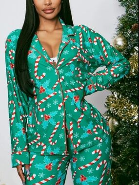 Not Tired Candy Cane & Holly Ladies PJ Set Size XL New Without Tag!